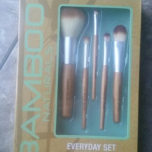 Makeup brushes